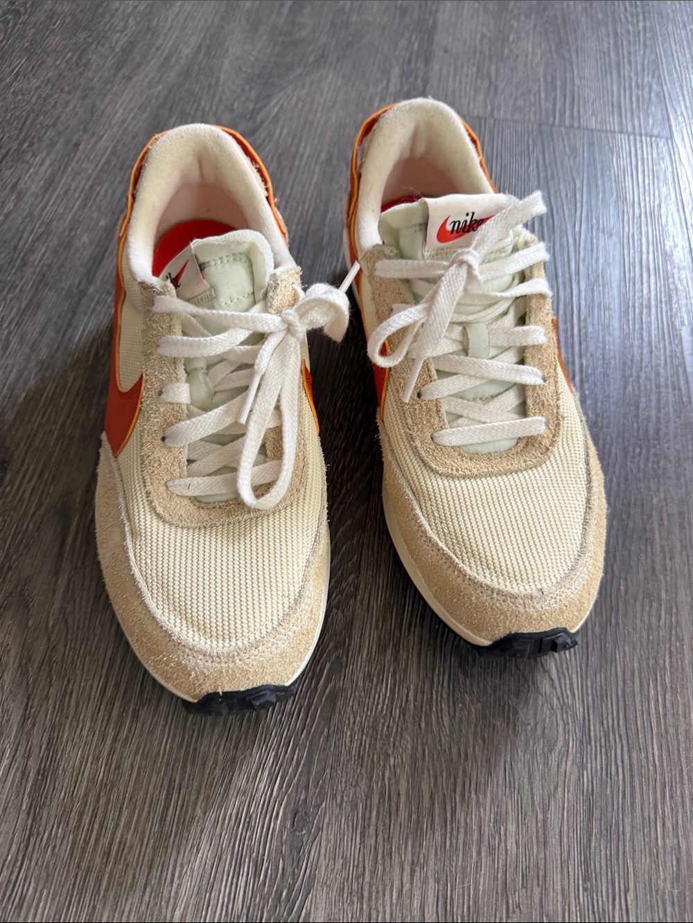 Nike Women’s retro looking sneakers